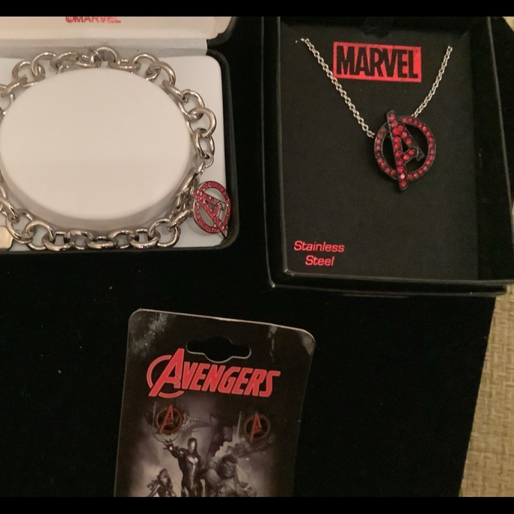 Ladies Marvel Avengers Bundle.
